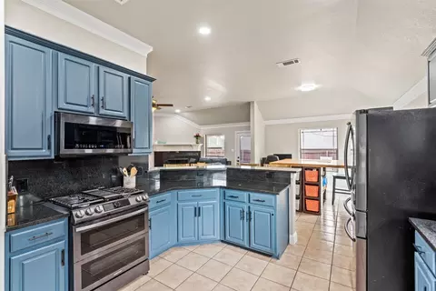 Kitchen - 809 Concord St, Cleburne, TX 76033 photo 3 of 4