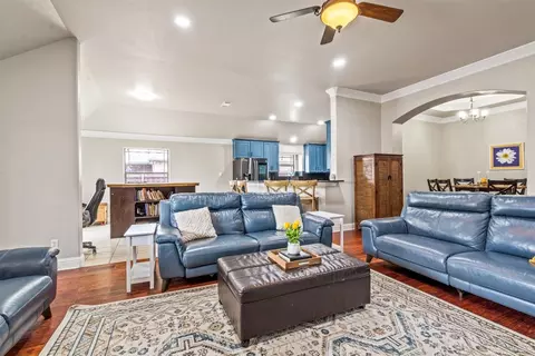 Living - 809 Concord St, Cleburne, TX 76033 photo 4 of 5