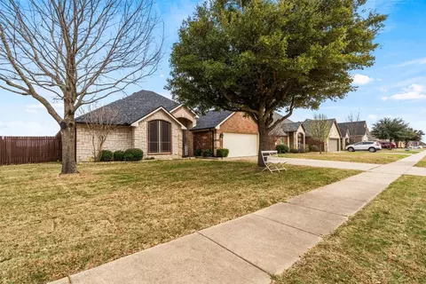 Exterior - 809 Concord St, Cleburne, TX 76033 photo 4 of 10