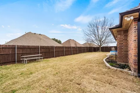Exterior - 809 Concord St, Cleburne, TX 76033 photo 8 of 10