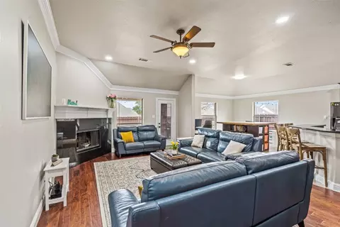 Living - 809 Concord St, Cleburne, TX 76033 photo 2 of 5