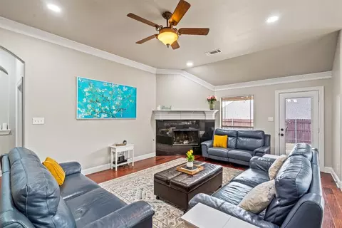 Living - 809 Concord St, Cleburne, TX 76033 photo 3 of 5