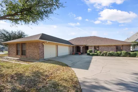915 Riviera Dr, Mansfield, TX 76063