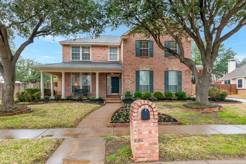 8401 Shady Oaks Dr, North Richland Hills, TX 76182