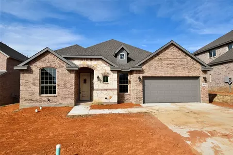 2813 Dickinson Dr, Corinth, TX 76210