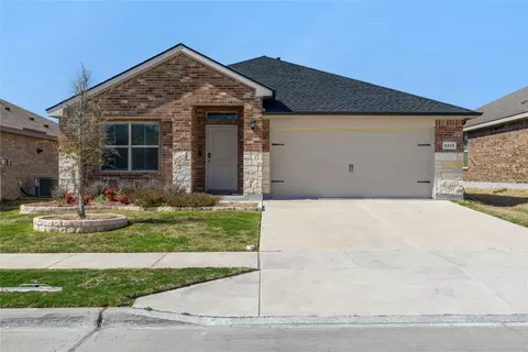 2212 Myrtle Beach Dr, Fort Worth, TX 76108