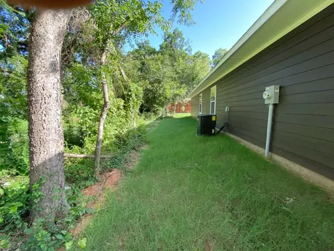 Exterior - 808 E 7th St, Bonham, TX 75418 photo 3 of 9