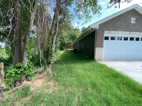 Exterior - 808 E 7th St, Bonham, TX 75418 photo 4 of 9