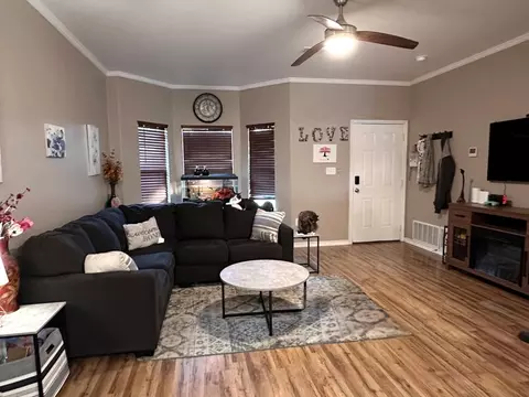 Living - 808 E 7th St, Bonham, TX 75418 photo 1 of 2