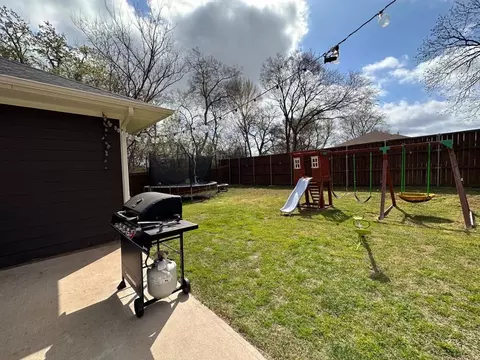 Exterior - 808 E 7th St, Bonham, TX 75418 photo 7 of 9