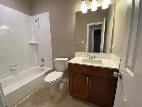 Bath - 808 E 7th St, Bonham, TX 75418 photo 4 of 4