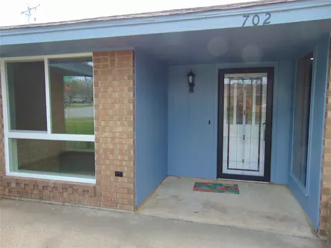 Exterior - 702 Waynelee Dr, Lancaster, TX 75146 photo 5 of 7