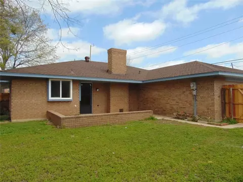 Exterior - 702 Waynelee Dr, Lancaster, TX 75146 photo 2 of 7
