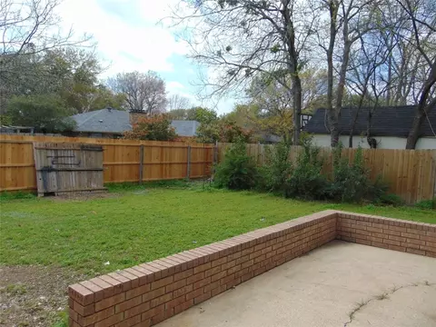 Exterior - 702 Waynelee Dr, Lancaster, TX 75146 photo 4 of 7