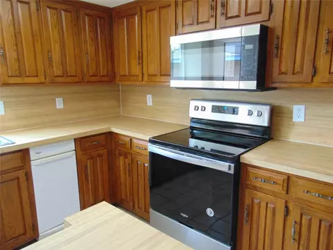 Kitchen - 702 Waynelee Dr, Lancaster, TX 75146 photo 3 of 3