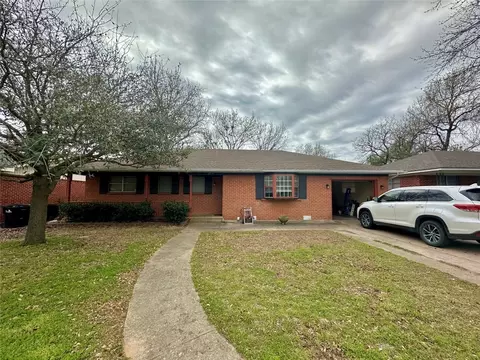 2914 Stafford Dr, Denison, TX 75020