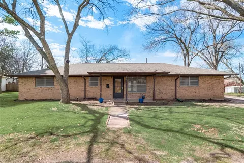 801 N Jackson St, Kaufman, TX 75142
