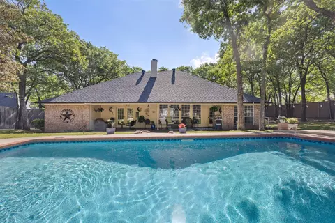 112 Winding Oak Ln N, Burleson, TX 76028