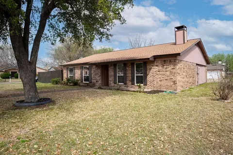 926 E Navasota Dr, Garland, TX 75040