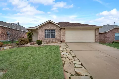 10809 Briaroaks Dr, Fort Worth, TX 76140