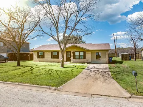 717 Mistletoe St, Breckenridge, TX 76424