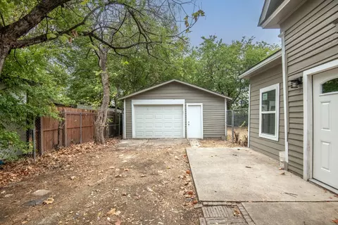 Exterior - 504 E College St, Terrell, TX 75160 photo 6 of 6