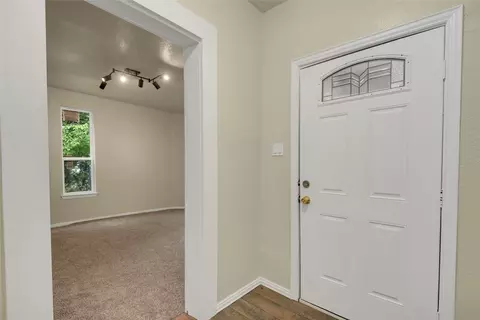 Entry Way - 504 E College St, Terrell, TX 75160 photo 1 of 3