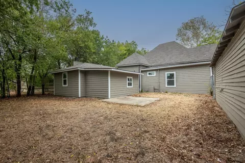 Exterior - 504 E College St, Terrell, TX 75160 photo 4 of 6