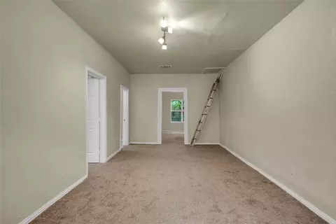 Entry Way - 504 E College St, Terrell, TX 75160 photo 3 of 3