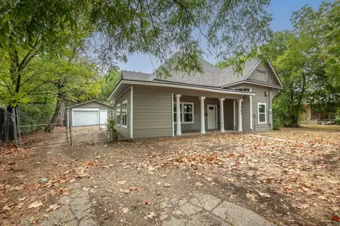 Exterior - 504 E College St, Terrell, TX 75160 photo 3 of 6