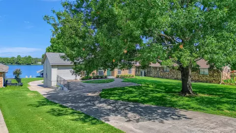 934 Kiowa Dr E, Lake Kiowa, TX 76240