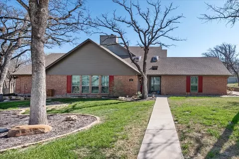 710 Shady Creek Dr, Kennedale, TX 76060