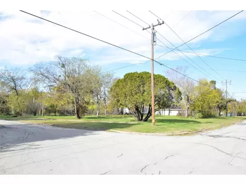 718 E 11th Ave, Corsicana, TX 75110