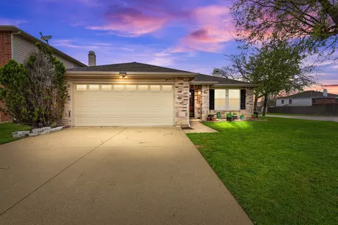 901 White Dove Dr, Arlington, TX 76017