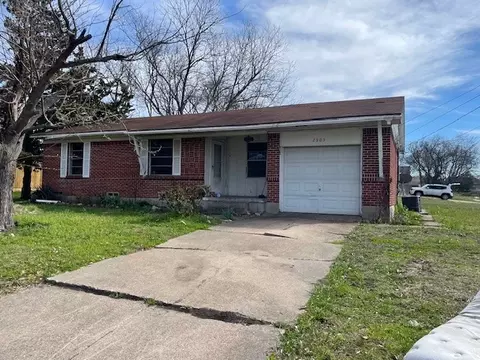 2905 Aileen St, Greenville, TX 75402