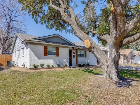 1718 Santa Cruz Ct, Grand Prairie, TX 75051