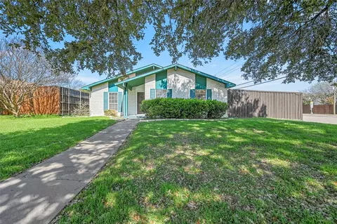 901 Arbor Downs Dr, Plano, TX 75023