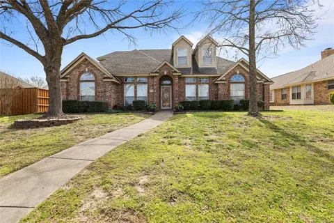 1720 Plum Creek Dr, Desoto, TX 75115