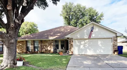 903 Willow Creek Dr, Mansfield, TX 76063