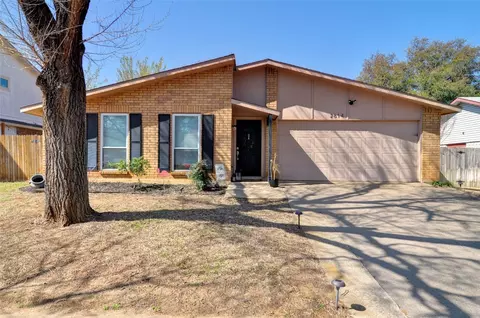 2614 Meadowview Dr, Arlington, TX 76016