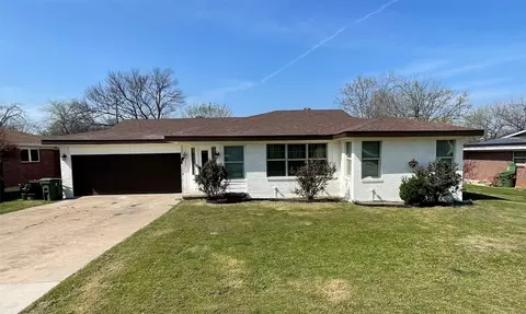 5701 Tourist Dr, North Richland Hills, TX 76117