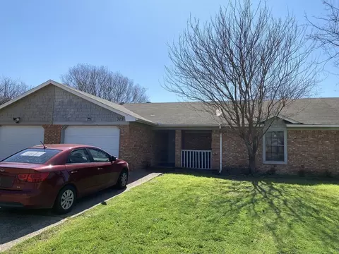 329 Asbury Dr, Saginaw, TX 76179