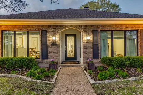 8735 Lacrosse Dr, Dallas, TX 75231