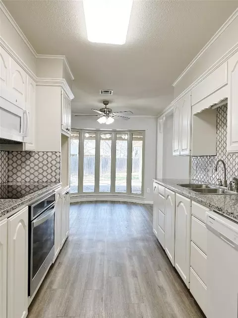 Kitchen - 1901 Castle Dr, Clyde, TX 79510 photo 2 of 3