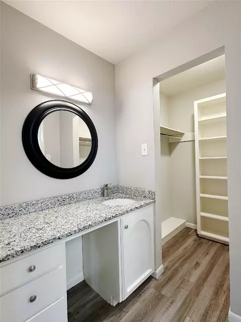 Bath - 1901 Castle Dr, Clyde, TX 79510 photo 2 of 5