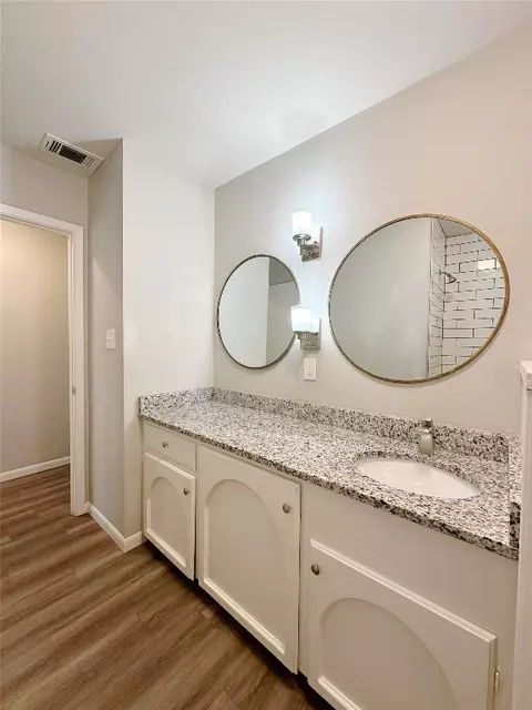 Bath - 1901 Castle Dr, Clyde, TX 79510 photo 4 of 5