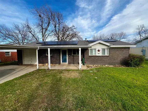 832 Hallvale Dr, White Settlement, TX 76108