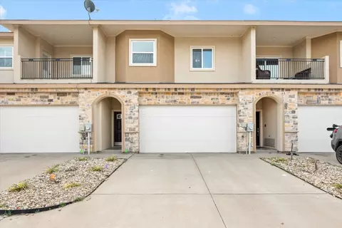 1305 Summerset Ln, Burleson, TX 76028