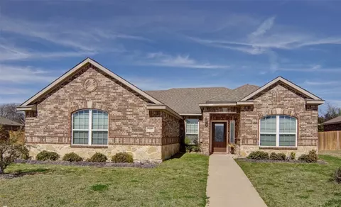 707 W Milas Ln, Glenn Heights, TX 75154