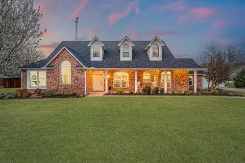 100 Meadows Dr, New Hope, TX 75071